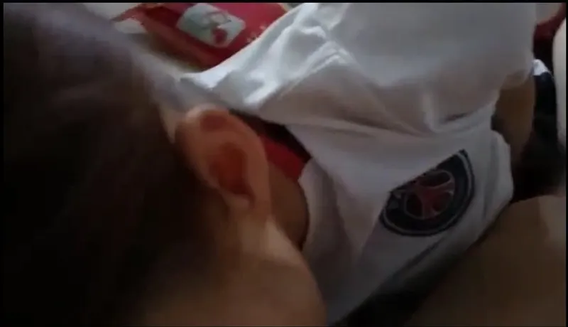 Cô bạn gái đam mê đá bóng